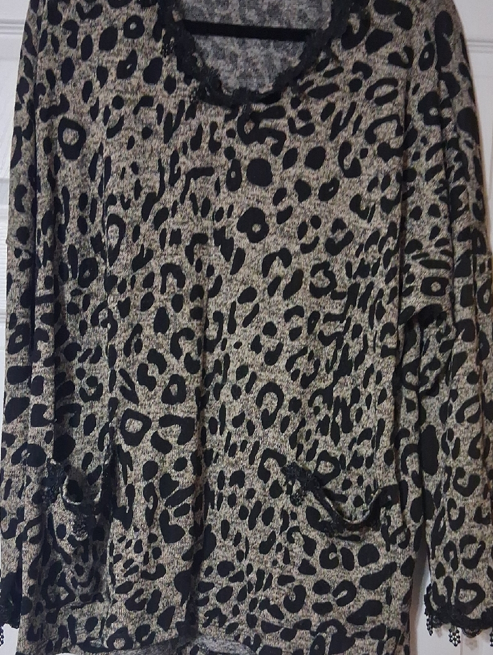 Leopard Print Long Sleeve Women’s Top - Black and Cream.Embellished.Sz2X $20.
